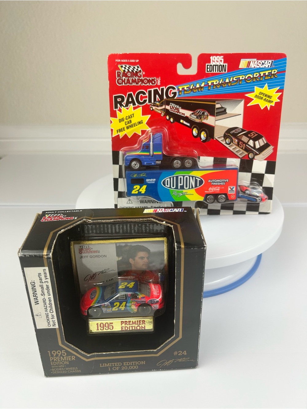 1995 Racing Champions Jeff Gordon NASCAR #24 Diecast Transporter & Car Set
